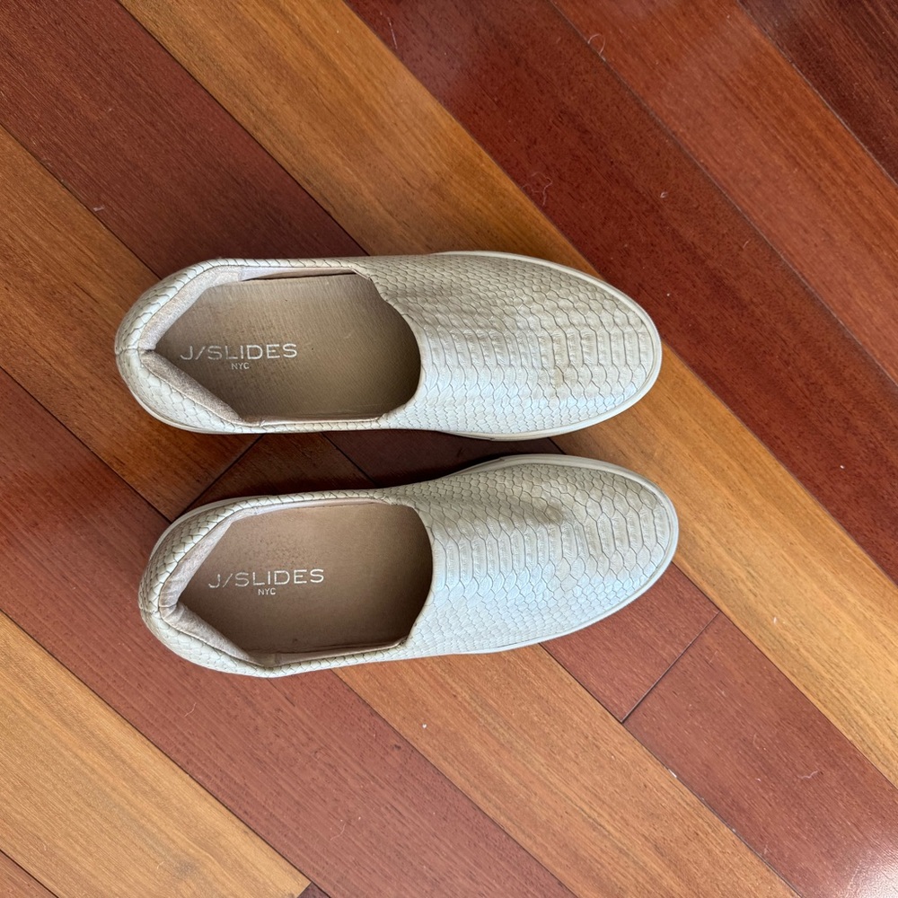 J/SLIDES Neutral Sneakers with Woven Texture